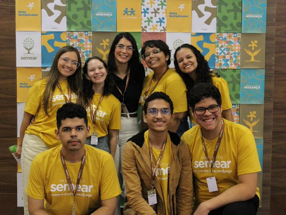 Universitários do IQJ reunidos em um encontro do programa